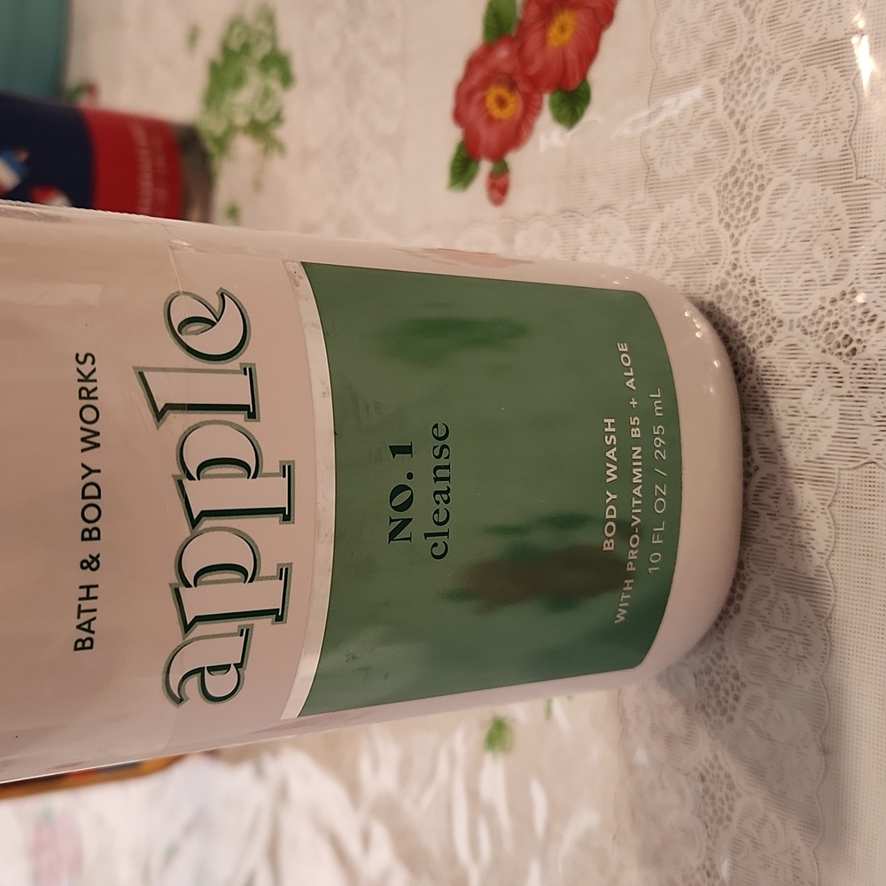 NWT APPLE 🍎 - Picture 2 of 3